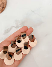 Load image into Gallery viewer, CHIC N NEUTRAL
