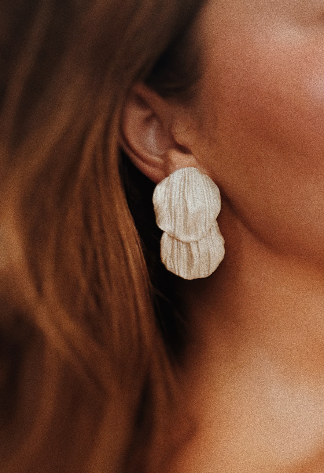 A PEARL PETAL STUD