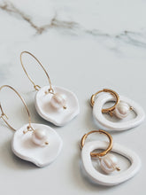 Load image into Gallery viewer, PEARL ELEGANCE

